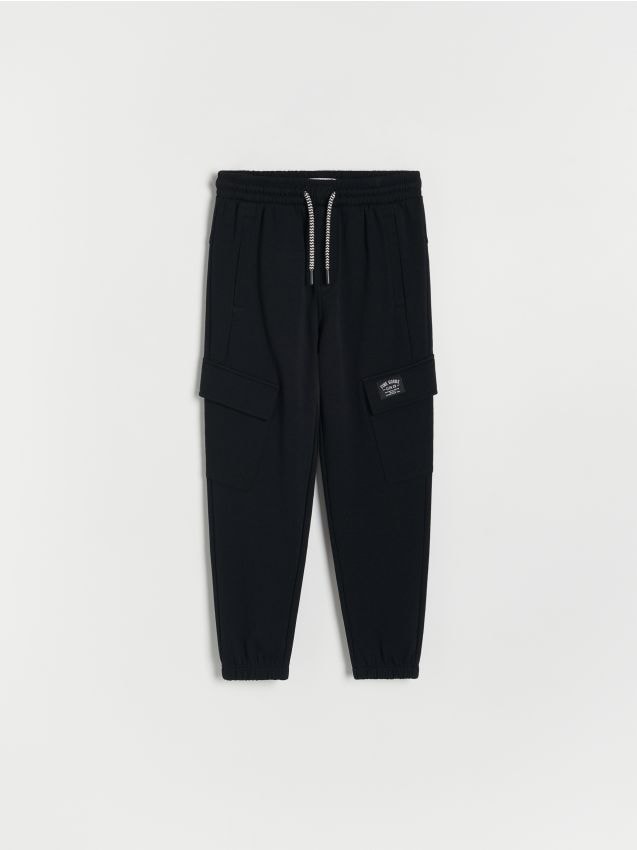 Pantaloni jogger cu buzunare cargo - negru Pantaloni jogger cu buzunare cargo - negru