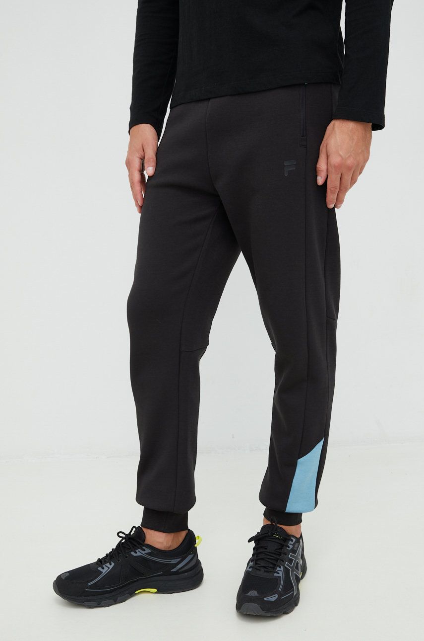 Fila pantaloni de trening barbati, culoarea negru, cu imprimeu Fila pantaloni de trening barbati, culoarea negru, cu imprimeu