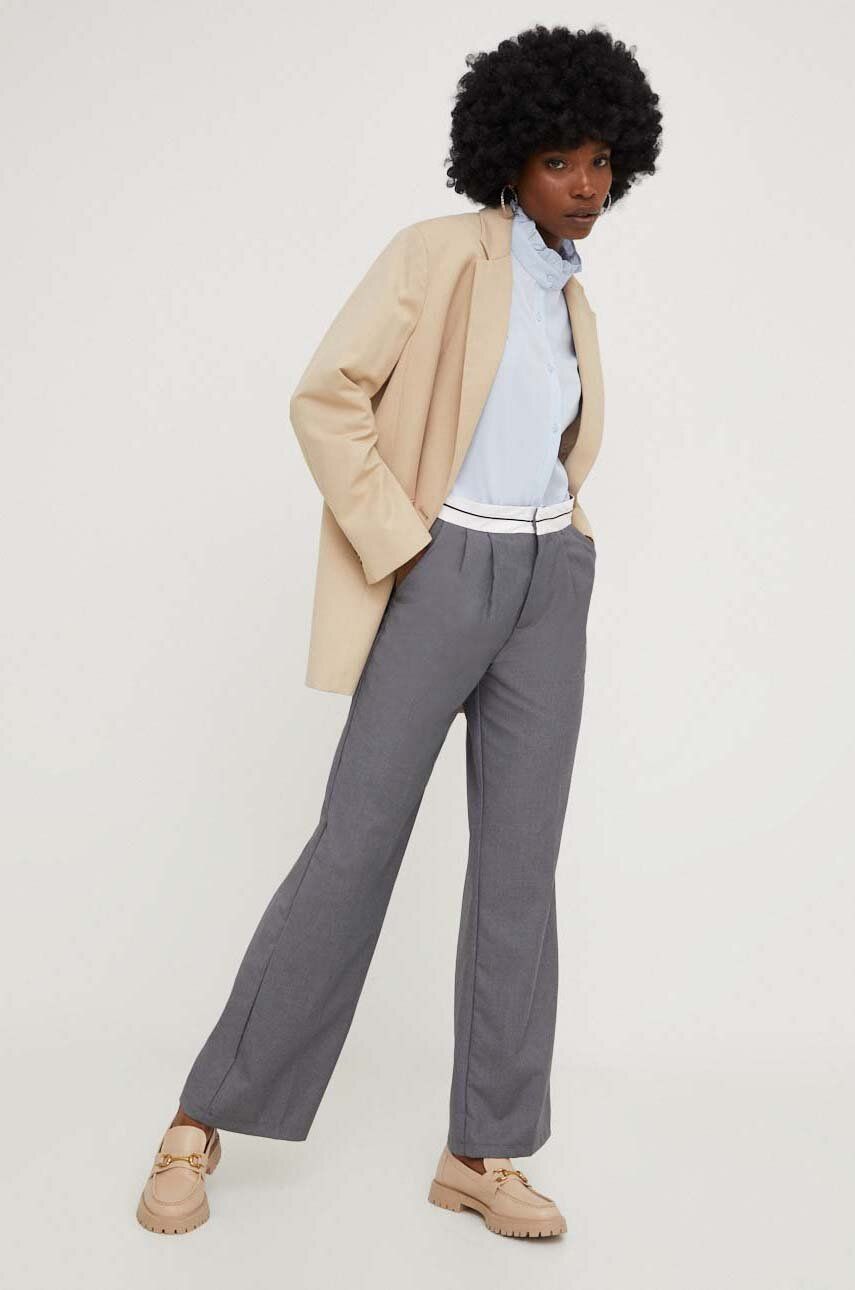 Answear Lab pantaloni femei, culoarea gri, lat, high waist Answear Lab pantaloni femei, culoarea gri, lat, high waist