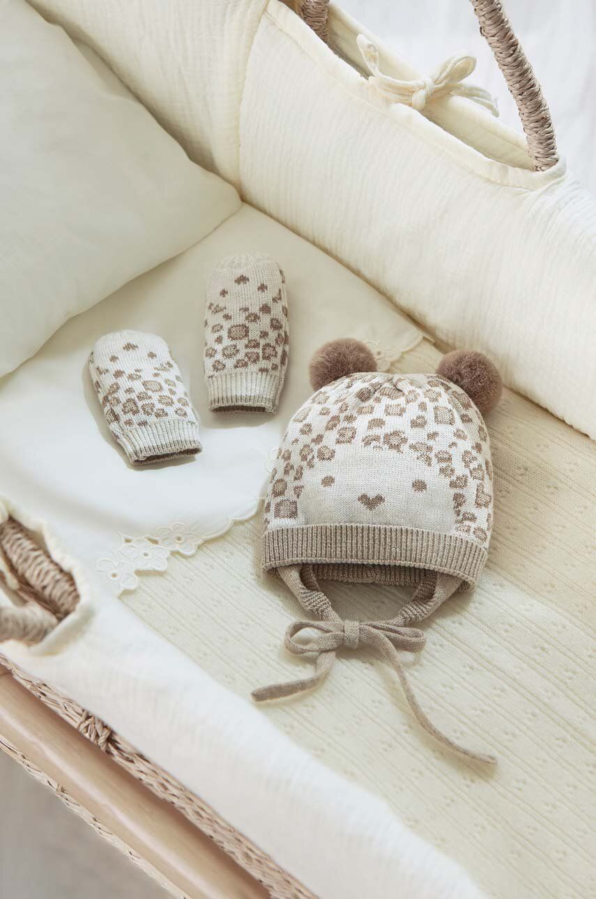 Mayoral Newborn set de bumbac pentru bebelusi Gift box culoarea bej Mayoral Newborn set de bumbac pentru bebelusi Gift box culoarea bej
