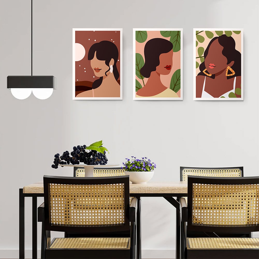 Set 3 tablouri femei multicanvas - Dimensiune multicanvas: 3 tablouri 60x90 cm Set 3 tablouri femei multicanvas - Dimensiune multicanvas: 3 tablouri 60x90 cm