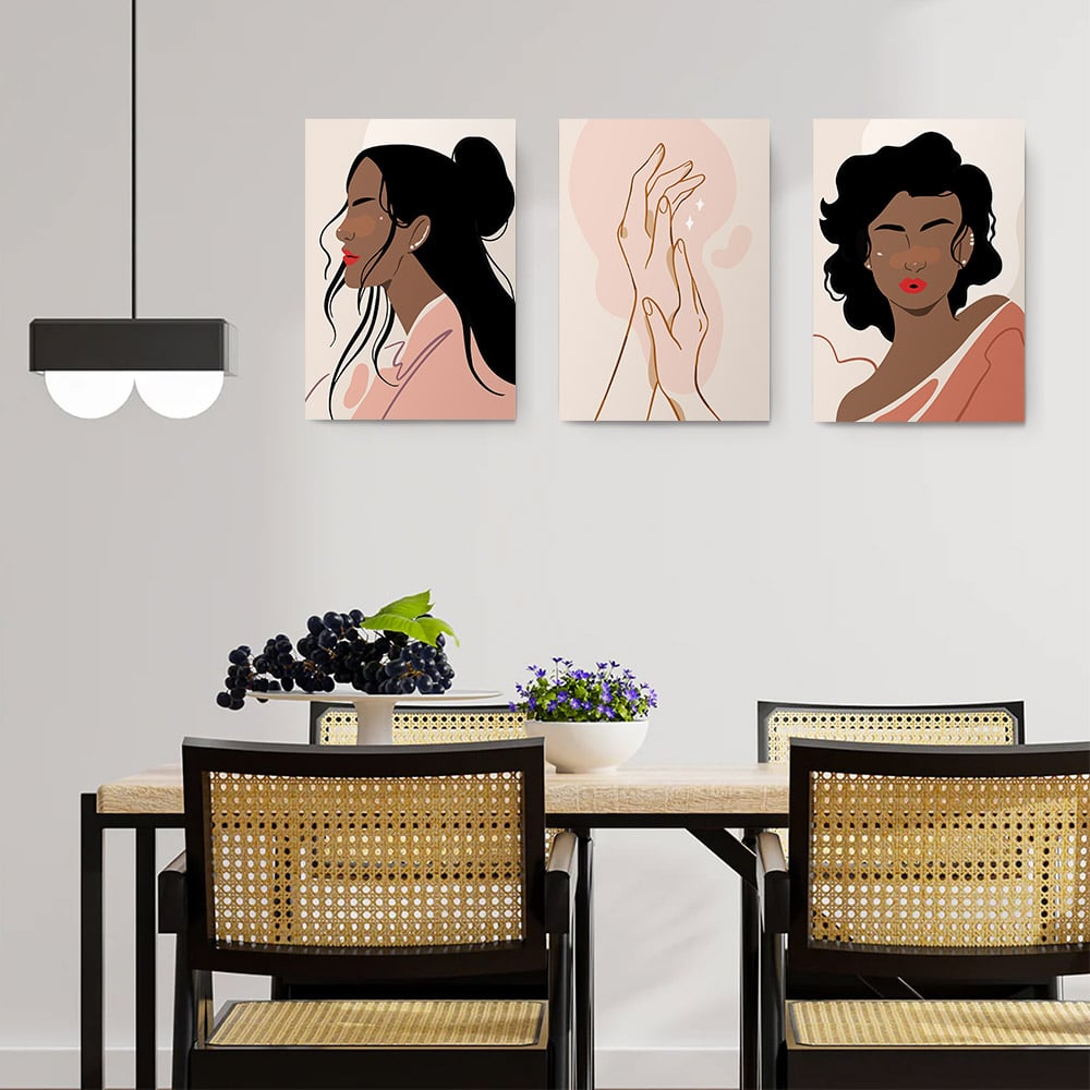 Set 3 tablouri femeie maini multicanvas - Dimensiune multicanvas: 3 tablouri 80x120 cm Set 3 tablouri femeie maini multicanvas - Dimensiune multicanvas: 3 tablouri 80x120 cm