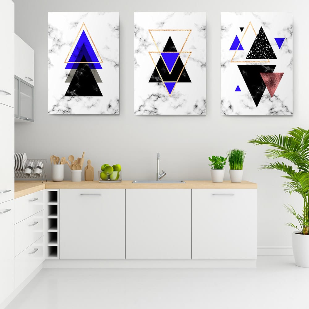 Set 3 tablouri forme geometrice triunghi - Dimensiune multicanvas: 3 tablouri 60x90 cm Set 3 tablouri forme geometrice triunghi - Dimensiune multicanvas: 3 tablouri 60x90 cm