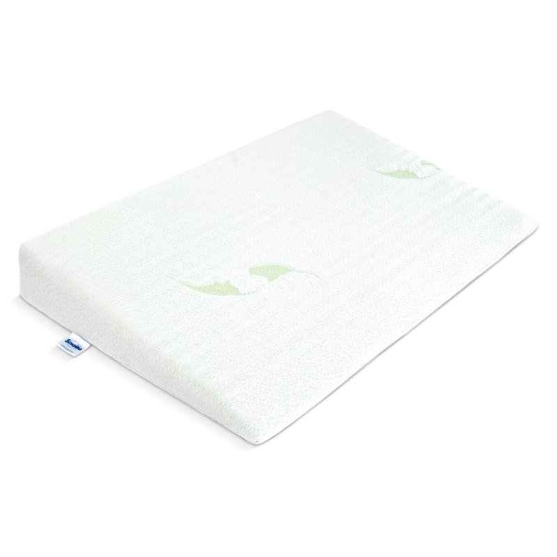 Perna oblica, Sensillo, Luxe, Antisufocare, Cu Aloe Vera, Din spuma perforata T25, 38 x 60 x 7 cm, 0 luni+, Alb Perna oblica, Sensillo, Luxe, Antisufocare, Cu Aloe Vera, Din spuma perforata T25, 38 x 60 x 7 cm, 0 luni+, Alb