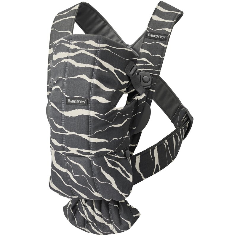 Marsupiu bebe, Babybjorn, anatomic cu multiple pozitii de purtare Mini Anthracite/Landscape Bumbac, Editie Limitata Marsupiu bebe, Babybjorn, anatomic cu multiple pozitii de purtare Mini Anthracite/Landscape Bumbac, Editie Limitata