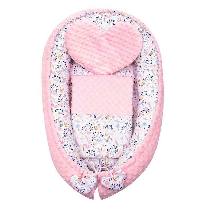 Set 3 piese, New Baby, Luxury, Baby Nest cu doua fete, Cu paturica si pernuta in forma de inima, Minky Cranberries Set 3 piese, New Baby, Luxury, Baby Nest cu doua fete, Cu paturica si pernuta in forma de inima, Minky Cranberries