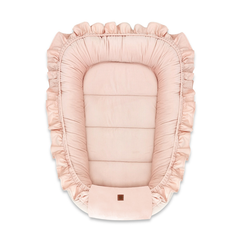 Cosulet bebelus, MimiNu, Pentru dormit, Baby Nest 55 x 75 cm, Cu Volanase, Din catifea, Magnolia Cosulet bebelus, MimiNu, Pentru dormit, Baby Nest 55 x 75 cm, Cu Volanase, Din catifea, Magnolia
