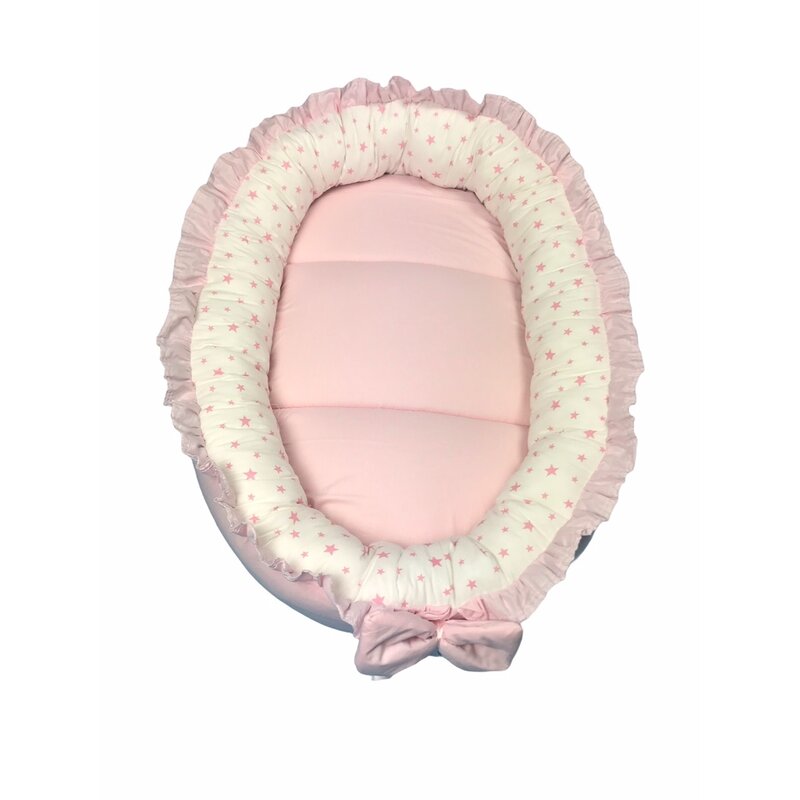 Cuib baby nest bebelusi cu volanase roz pal - stelute roz pe alb LUX Cuib baby nest bebelusi cu volanase roz pal - stelute roz pe alb LUX