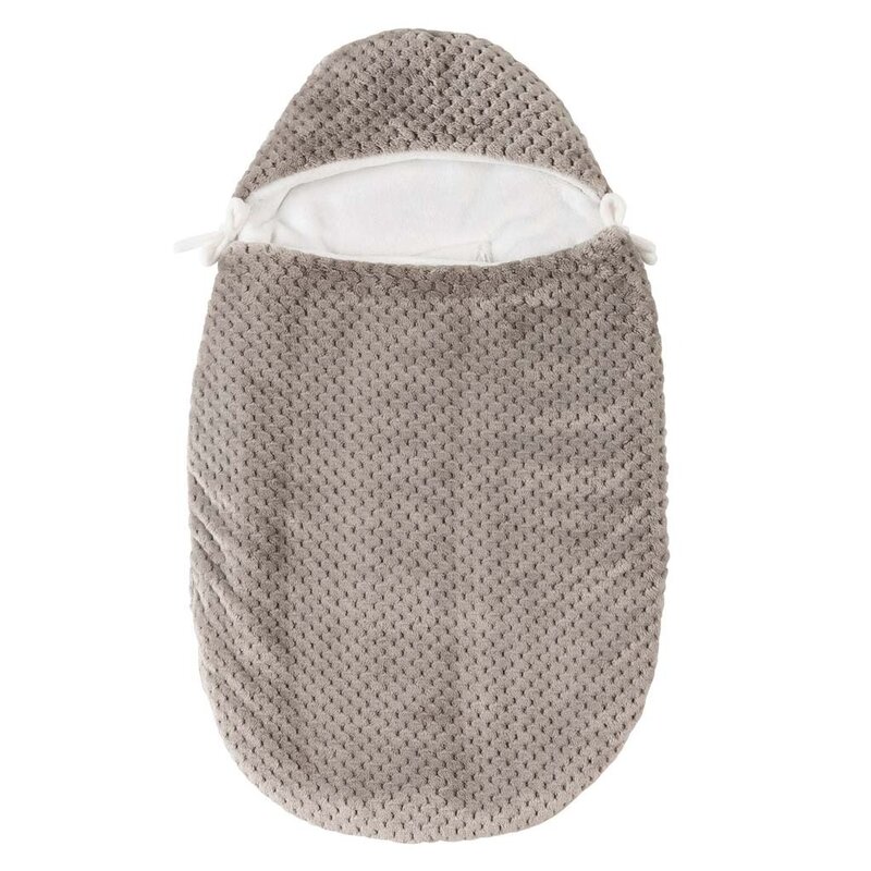 Saculet pentru vreme rece, Nattou, Pentru scaun auto, Universal, Material moale, 70 cm, Cu spatii pentru centurile auto, Gri Saculet pentru vreme rece, Nattou, Pentru scaun auto, Universal, Material moale, 70 cm, Cu spatii pentru centurile auto, Gri