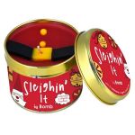 Lumanare parfumata Sleighin&#039; it, Bomb Cosmetics, 300g