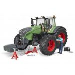 Fendt 1050 Vario with mechanic and garag