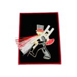 Brosa En-gros Cosar Norocos, marime mare, ambalata in cutie rosie, 8.5×6.5×2.5cm