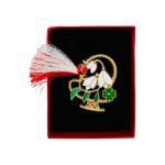 Brosa Martisor En-gros, Cosulet cu Ghiocei, ambalata in cutie rosie cu fereastra, 8.5×6.5×2.5cm