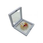 Brosa Martisor En-gros, Floare Deosebita in cutie cu expunere 3D, 8.5×8.5×2cm