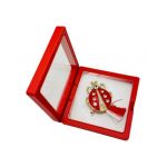 Brosa Martisor En-gros, Gargarita Norocoasa in cutie cu expunere 3D, 8.5×8.5×2cm