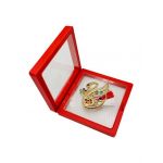 Brosa Martisor En-gros, Lebada Deosebita in cutie cu expunere 3D, 8.5×8.5×2cm