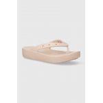 Crocs slapi Classic Platform Flip femei, culoarea roz, cu toc plat, 207714