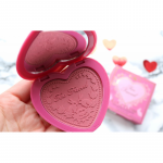 Fard de obraz Too Faced Love Flush Nuanta Your Love is King