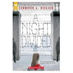 A Night Divided (Scholastic Gold) - Jennifer A. Nielsen