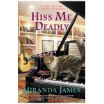 Hiss Me Deadly - Miranda James