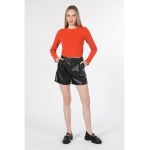 Bluza crop cu decolteu la baza gatului si aspect striat