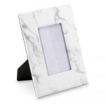 Ramă foto albă de sine stătătoare din plastic 21x26 cm Marbo – AmeliaHome