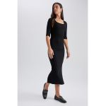 . Rochie cu croiala bodycon si decolteu patrat