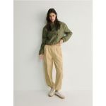 Pantaloni jogger cu buzunare cargo - bej