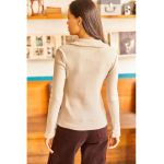 Bluza cu striatii si guler ascutit