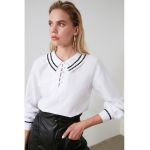 Bluza cu detalii contrastante