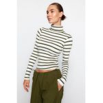 Bluza crop cu guler inalt