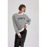 Bluza de trening lejera cu model in dungi