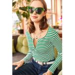 Bluza cu decolteu henley si maneci lungi