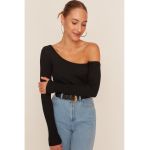 Bluza slim fit cu decolteu pe un umar