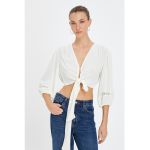 Bluza crop cu insertii crosetate