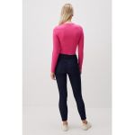 Bluza crop cu detaliu rasucit