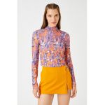 Bluza cu model abstract