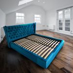 Pat Chesterfield tapitat cu catifea, cu somiera fixa 180x200