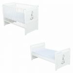 Patut din lemn bebe, Transformabil si pentru junior, 120x60 cm, Multifunctional, Din lemn de pin si mdf, Stabil si rezistent, Inaltime saltea reglabila pe 3 nivele, Laterala cu 3 bete detasabile, EN716-1, EN716-2, Alb, Babyneeds, Nadia II, Girafa