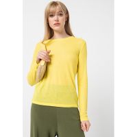 Bluza cu striatii si decolteu la baza gatului