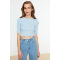 Bluza crop tricotata fin cu decupaj pe partea din spate
