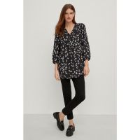 Bluza cu maneci trei sferturi si decolteu in V