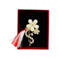 Brosa En-gros Floare Stilizata, marime mare, ambalata in cutie rosie, 8.5×6.5×2.5cm