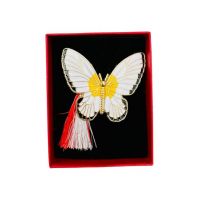 Brosa En-gros Fluturas Stilizat, marime mare, ambalata in cutie rosie, 8.5×6.5×2.5cm