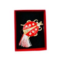 Brosa En-gros Gargarita Norocoasa, marime mare, ambalata in cutie rosie, 8.5×6.5×2.5cm