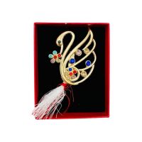 Brosa En-gros Lebada Stilizata, marime mare, ambalata in cutie rosie, 8.5×6.5×2.5cm