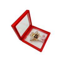 Brosa Martisor En-gros, Albinuta Stilizata in cutie cu expunere 3D, 8.5×8.5×2cm