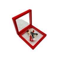 Brosa Martisor En-gros, Cosar Norocos in cutie cu expunere 3D, 8.5×8.5×2cm