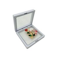 Brosa Martisor En-gros, Ghiocel Gingas in cutie cu expunere 3D, 8.5×8.5×2cm