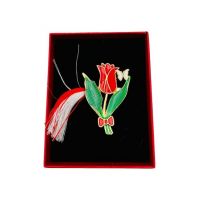 Brosa Martisor En-gros, Lalea Rosie, ambalata in cutie rosie cu fereastra, 8.5×6.5×2.5cm
